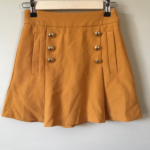 Mustard mini skirt with gold buttons - Picture 2 of 8